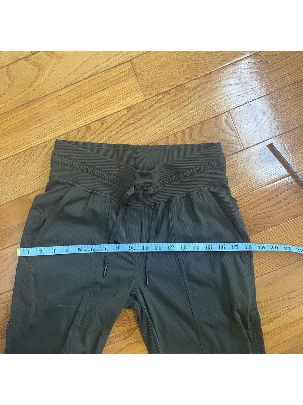 Lululemon Dance Studio Mid-Rise Khaki Green Athletic Pants Joggers Crop 25" Sz 4 - Picture 10 of 14